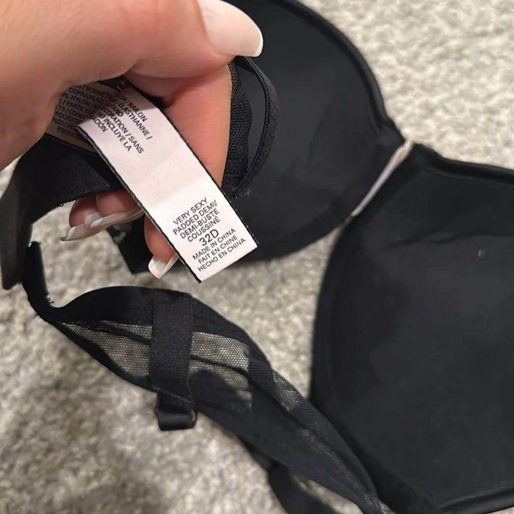 Victoria’s Secret push up bra 32D Demi lace push up - Picture 6 of 6